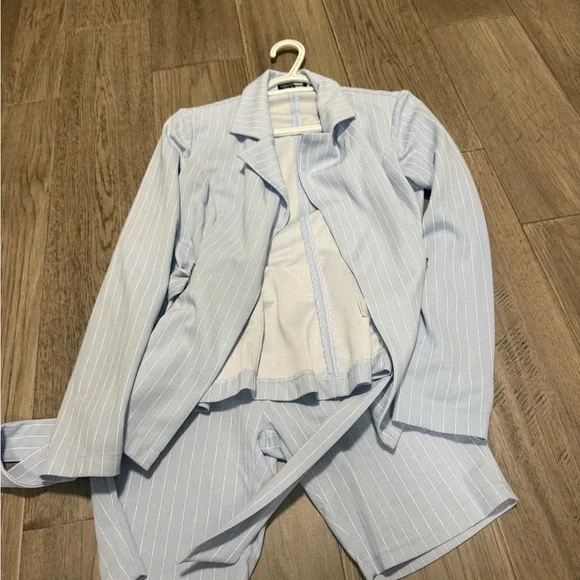 Fashionova size small suit - Picture 5 of 6